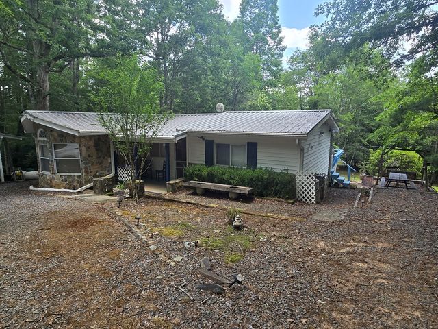 64 Green Oak Road, Warne, NC 28909