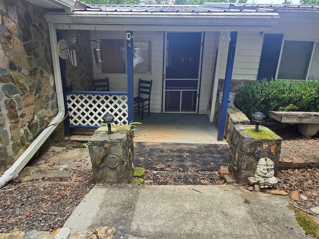 64 Green Oak Road, Warne, NC 28909