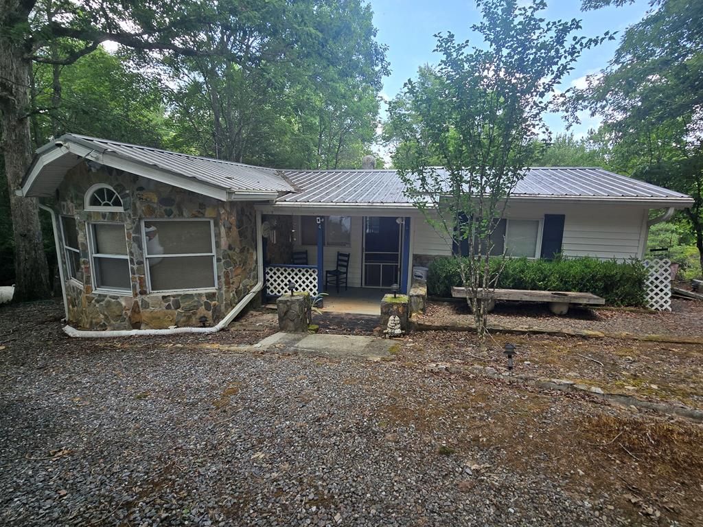 64 Green Oak Road, Warne, NC 28909