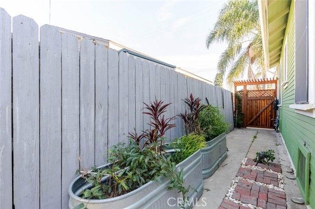 715 Nolden, Los Angeles, CA 90042