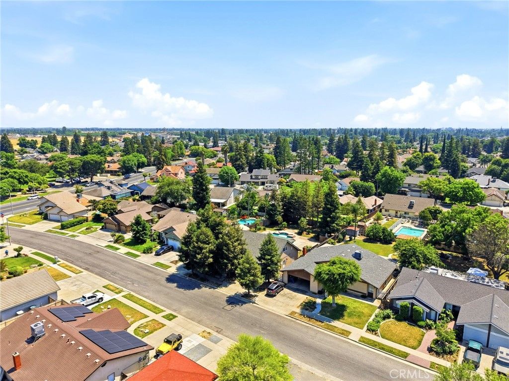 Image 10 of property listing at 247 E Kennedy, Tulare, CA 93274