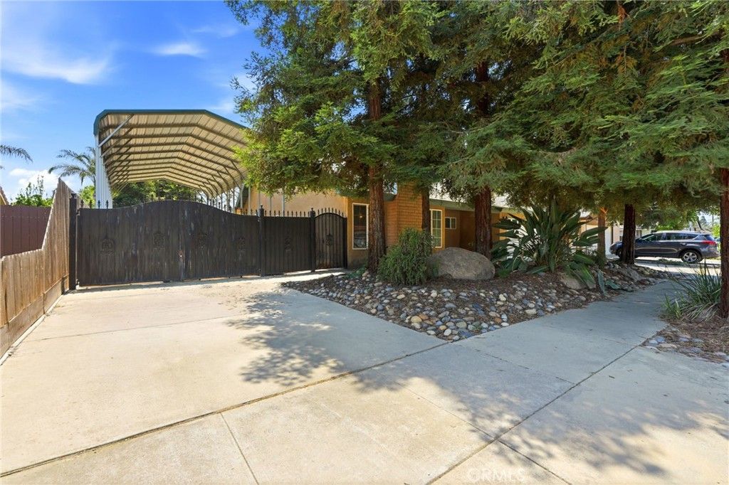 Image 1 of property listing at 247 E Kennedy, Tulare, CA 93274