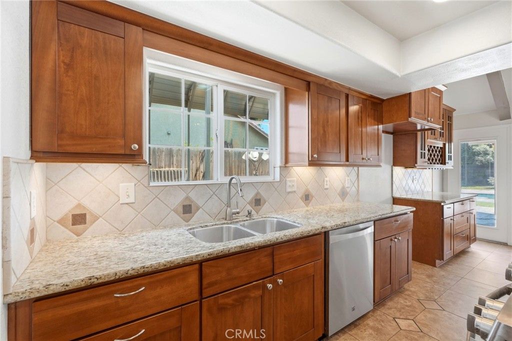 Image 23 of property listing at 247 E Kennedy, Tulare, CA 93274