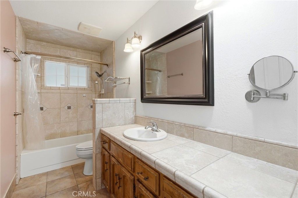 Image 30 of property listing at 247 E Kennedy, Tulare, CA 93274