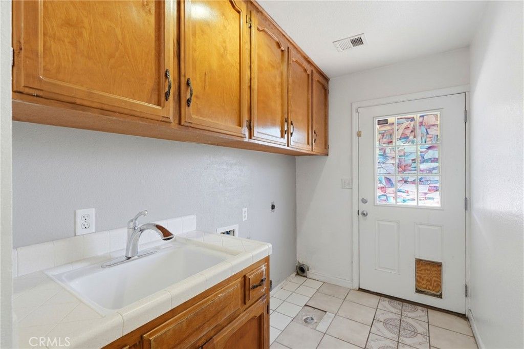 Image 32 of property listing at 247 E Kennedy, Tulare, CA 93274