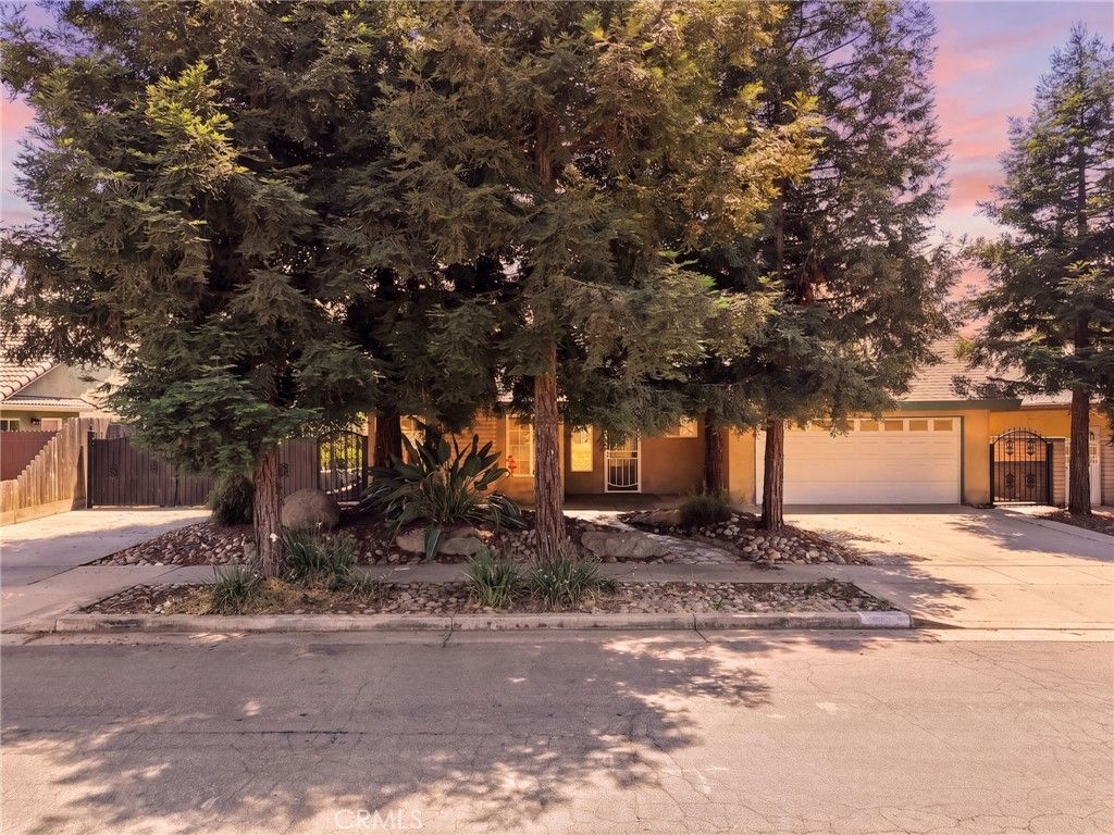 Image 4 of property listing at 247 E Kennedy, Tulare, CA 93274