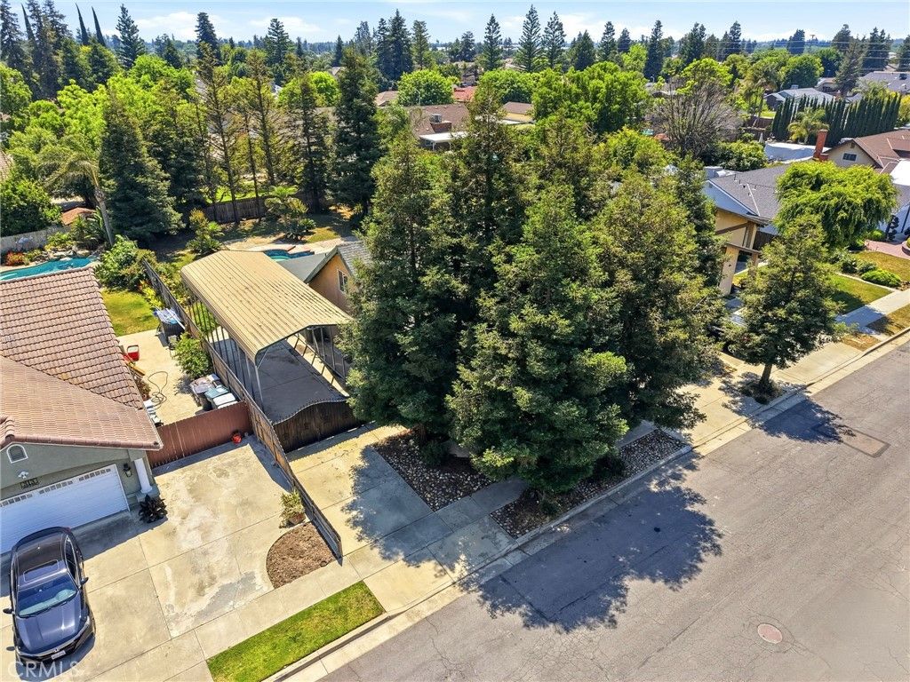 Image 5 of property listing at 247 E Kennedy, Tulare, CA 93274