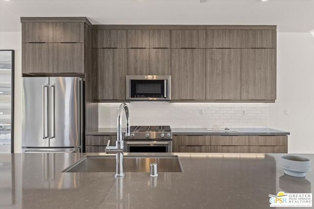 906 Cameron Center Drive, Palm Springs, CA 92264