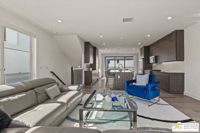 906 Cameron Center Drive, Palm Springs, CA 92264