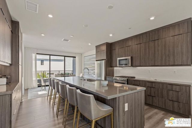 906 Cameron Center Drive, Palm Springs, CA 92264