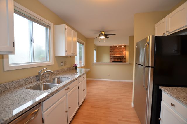 387 Amy Court, Naperville, IL 60565