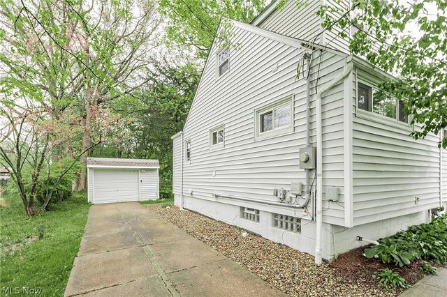 3719 Walter Road, North Olmsted, OH 44070