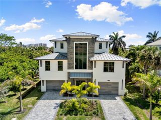 375 Periwinkle CT, Marco Island, FL 34145