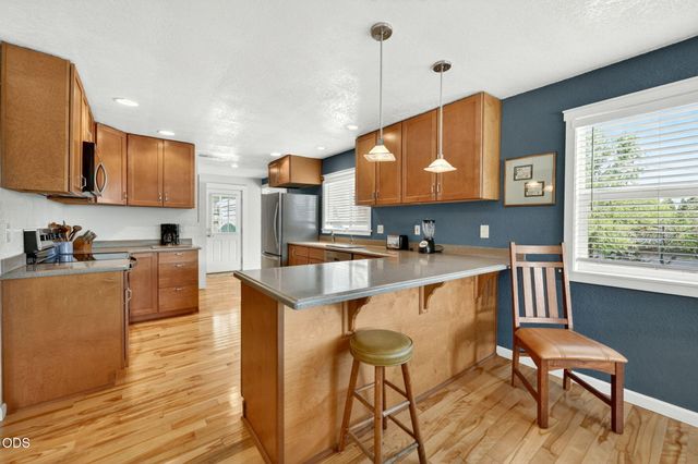 2076 Magnolia Avenue, Medford, OR 97501