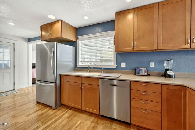 2076 Magnolia Avenue, Medford, OR 97501