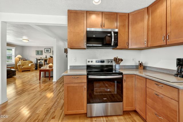 2076 Magnolia Avenue, Medford, OR 97501