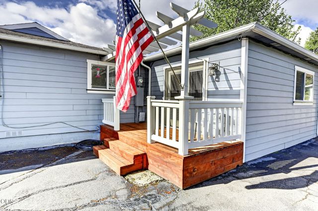 2076 Magnolia Avenue, Medford, OR 97501