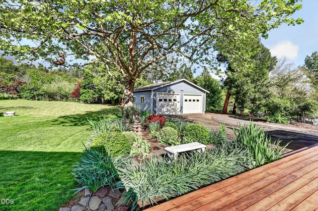 2076 Magnolia Avenue, Medford, OR 97501