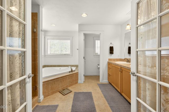 2076 Magnolia Avenue, Medford, OR 97501