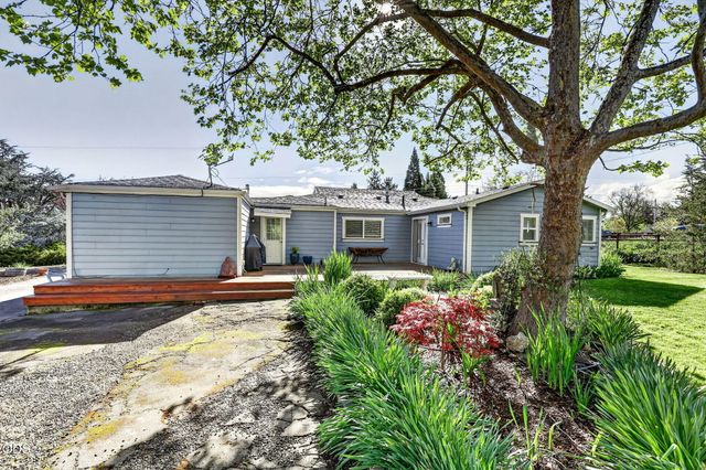 2076 Magnolia Avenue, Medford, OR 97501