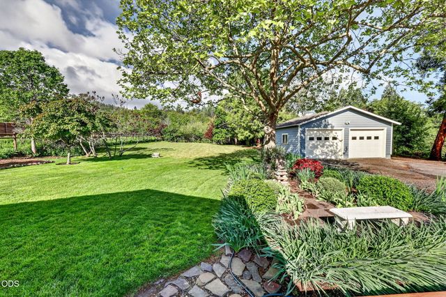 2076 Magnolia Avenue, Medford, OR 97501