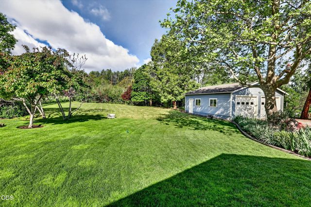 2076 Magnolia Avenue, Medford, OR 97501