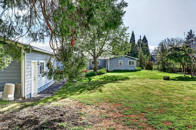 2076 Magnolia Avenue, Medford, OR 97501