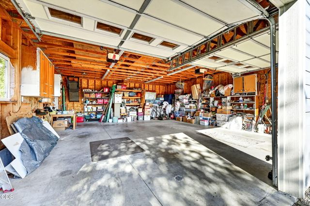 2076 Magnolia Avenue, Medford, OR 97501