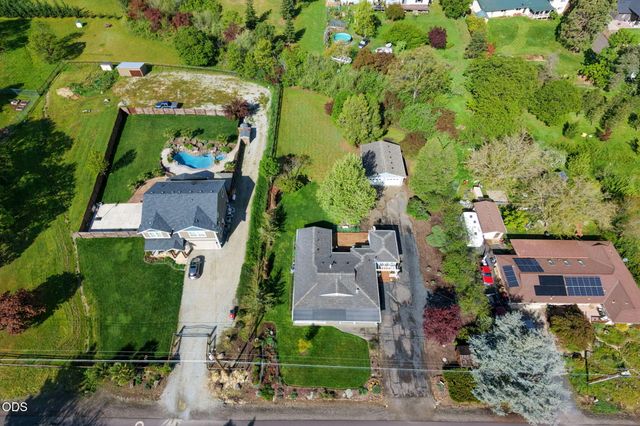 2076 Magnolia Avenue, Medford, OR 97501