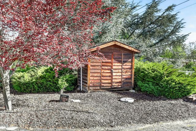 2076 Magnolia Avenue, Medford, OR 97501