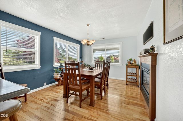 2076 Magnolia Avenue, Medford, OR 97501