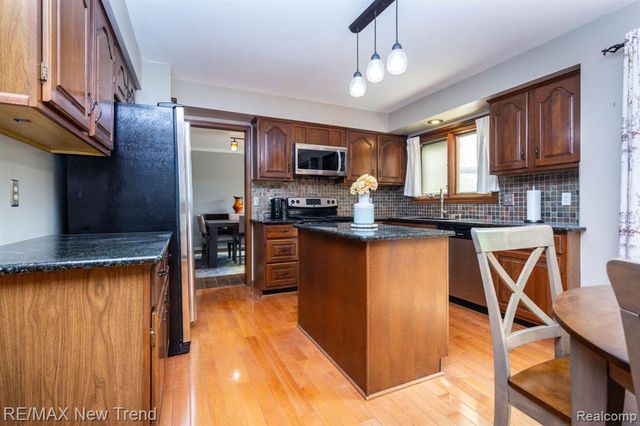 48775 Harvest Drive, Plymouth, MI 48170
