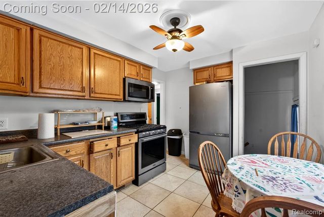 12100 Helen Street, Southgate, MI 48195