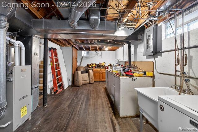 12100 Helen Street, Southgate, MI 48195