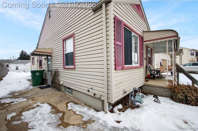 12100 Helen Street, Southgate, MI 48195