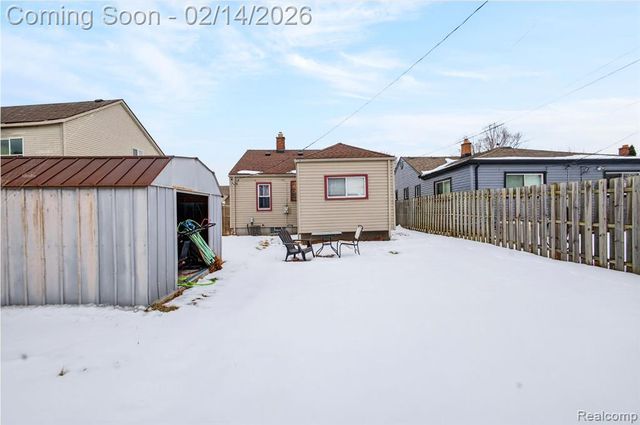 12100 Helen Street, Southgate, MI 48195