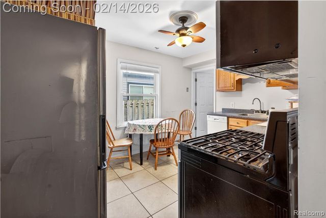 12100 Helen Street, Southgate, MI 48195