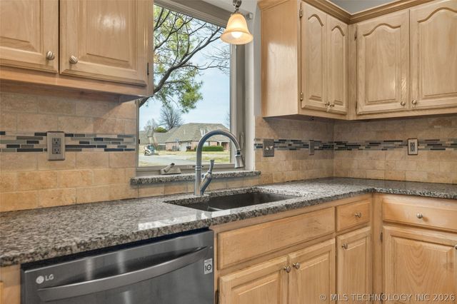 1700 W Lincoln Street, Broken Arrow, OK 74012