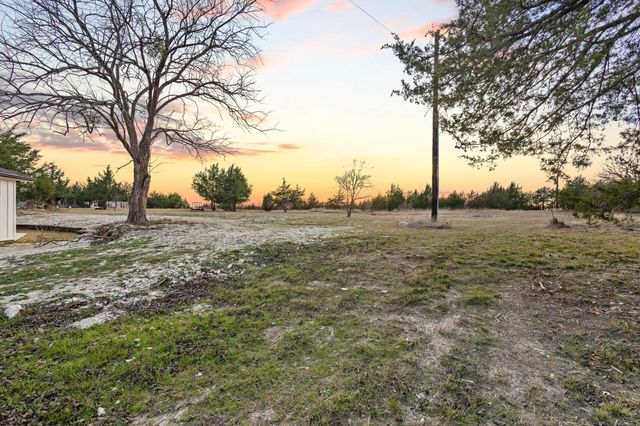 1325 Reynolds Road, Whitewright, TX 75491