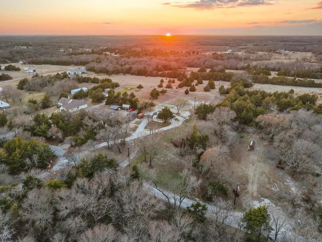 1325 Reynolds Road, Whitewright, TX 75491