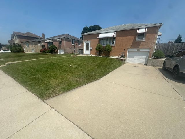 4633 Rose Street, Schiller Park, IL 60176