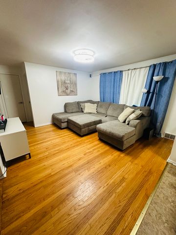 4633 Rose Street, Schiller Park, IL 60176