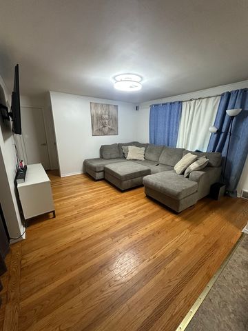 4633 Rose Street, Schiller Park, IL 60176