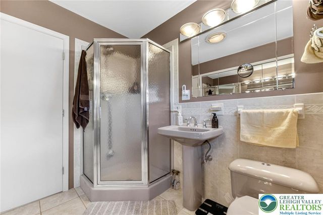 1433 Flint Hill Road, Upper Saucon Twp, PA 18036