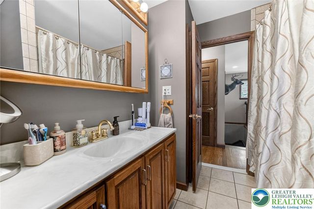 1433 Flint Hill Road, Upper Saucon Twp, PA 18036