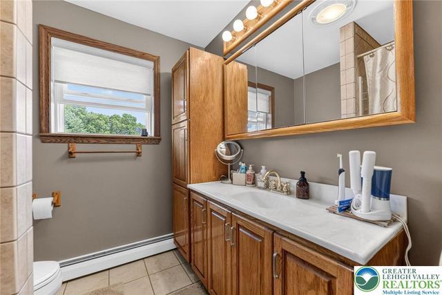 1433 Flint Hill Road, Upper Saucon Twp, PA 18036