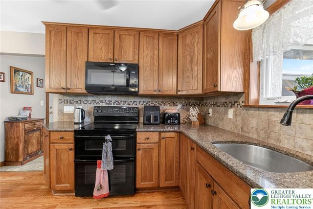 1433 Flint Hill Road, Upper Saucon Twp, PA 18036