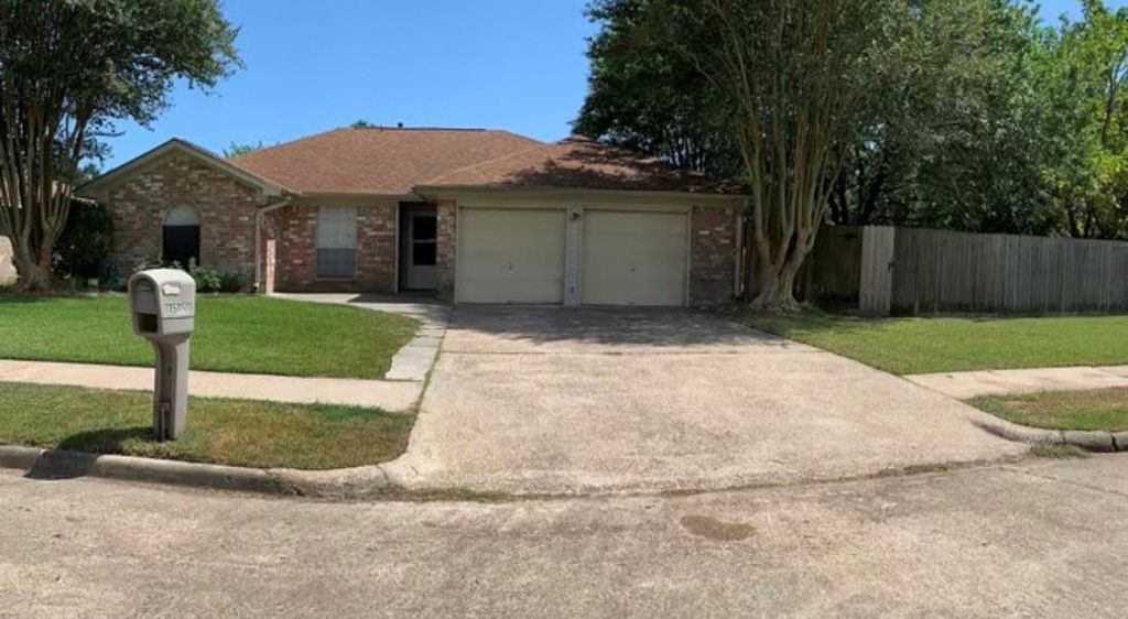 1505 Packsaddle Lane, Baytown, TX 77521