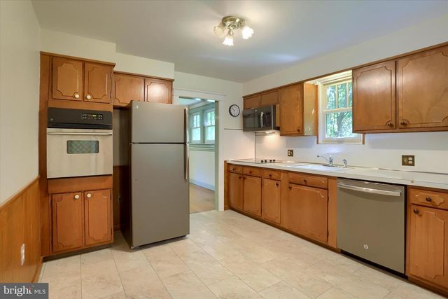 117 WILLOW RD, Harrisburg, PA 17109