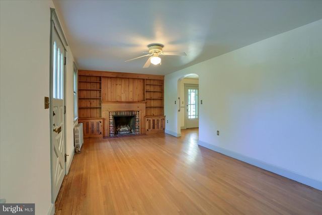 117 WILLOW RD, Harrisburg, PA 17109